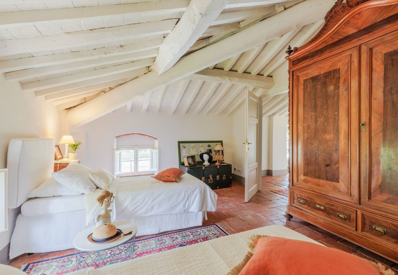 Villa in Vorno - Villa Magnolie, Stylish Family Villa
