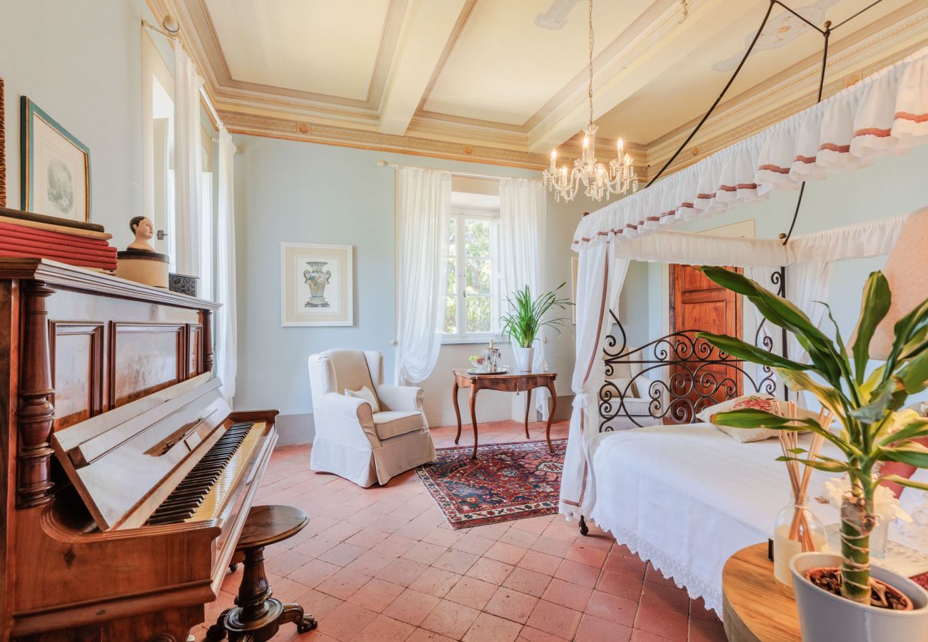 Villa in Vorno - Villa Magnolie, Stylish Family Villa