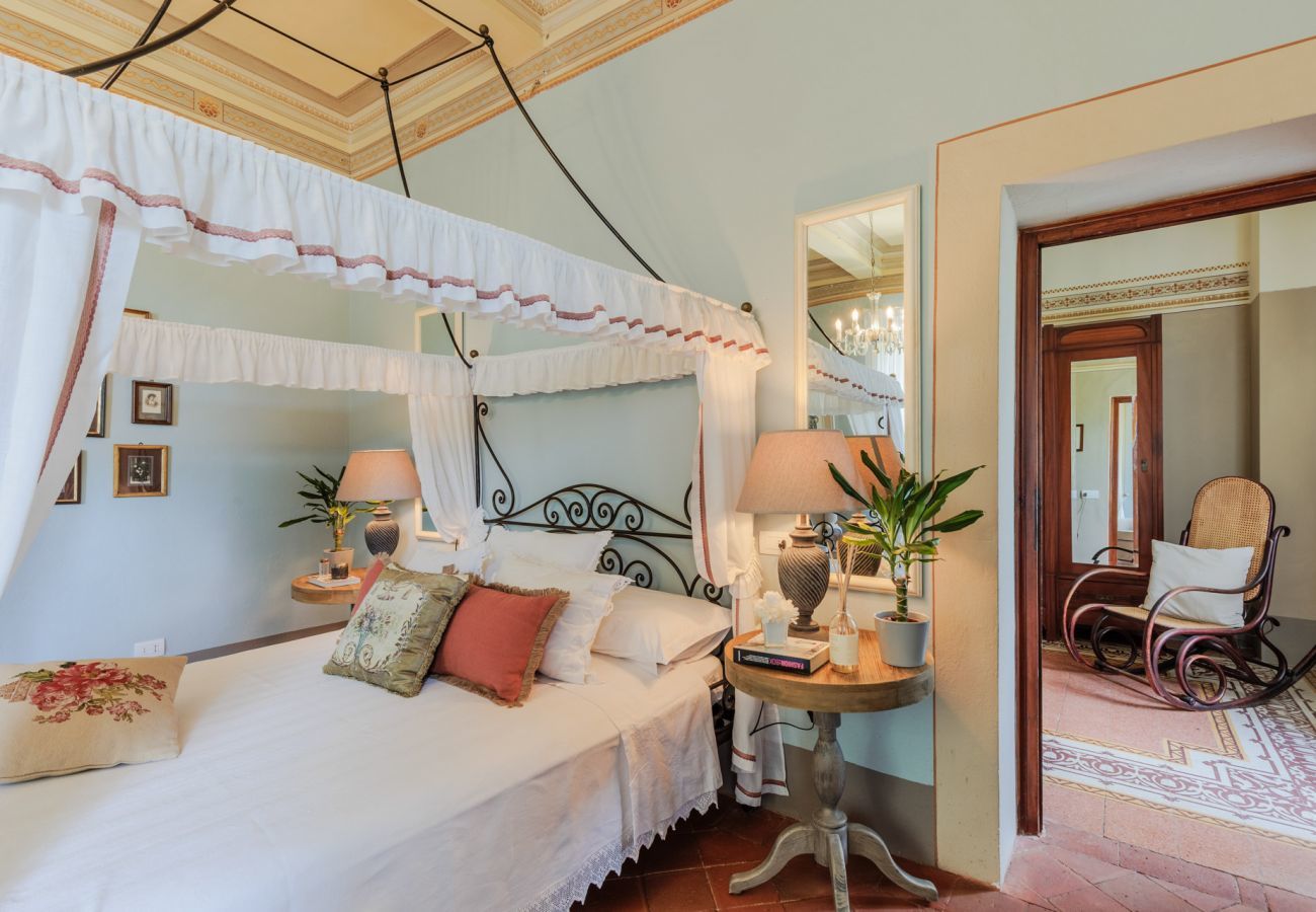Villa in Vorno - Villa Magnolie, Stylish Family Villa