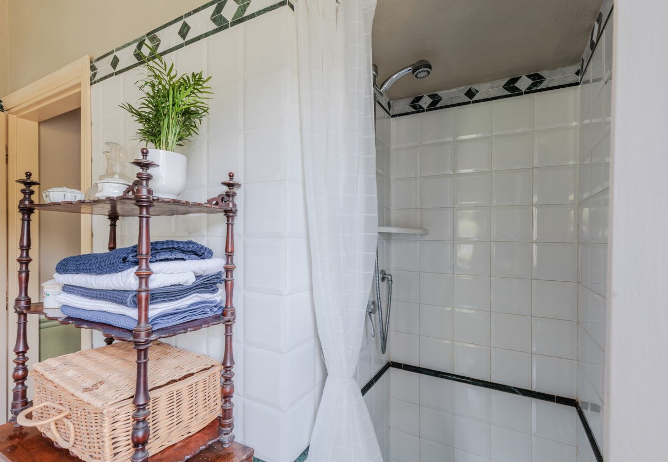 Villa in Vorno - Villa Magnolie, Stylish Family Villa