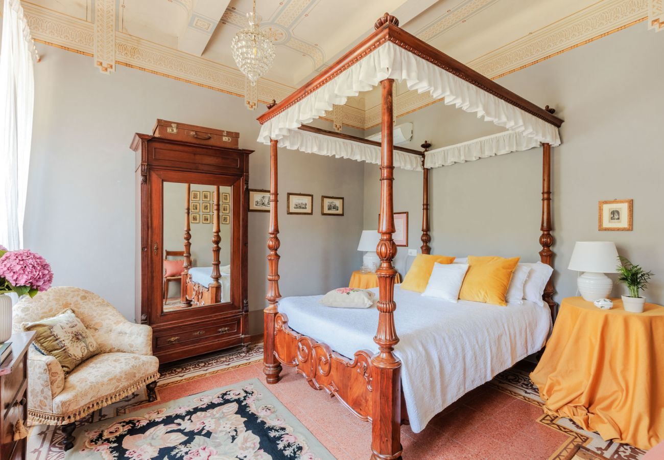 Villa in Vorno - Villa Magnolie, Stylish Family Villa