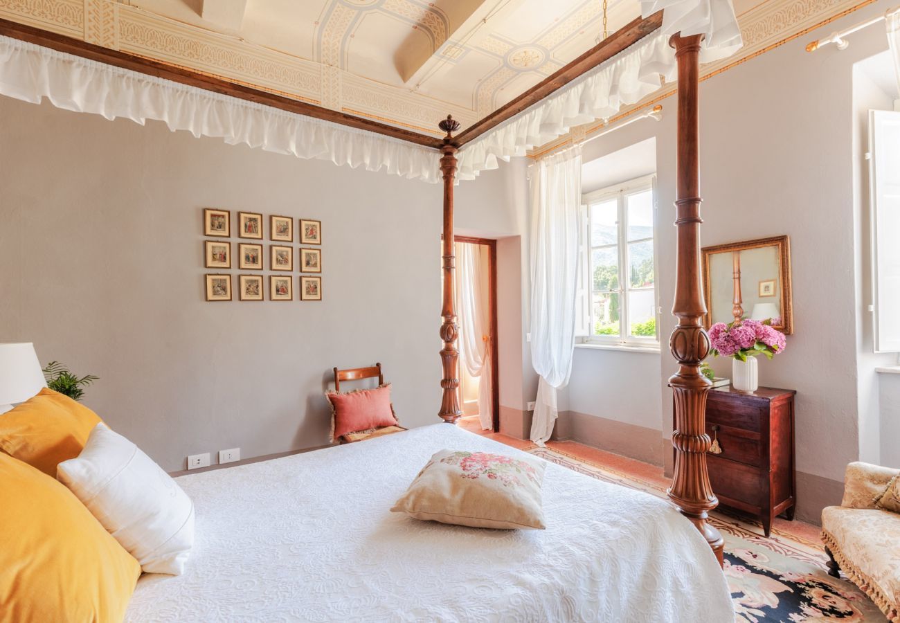 Villa in Vorno - Villa Magnolie, Stylish Family Villa