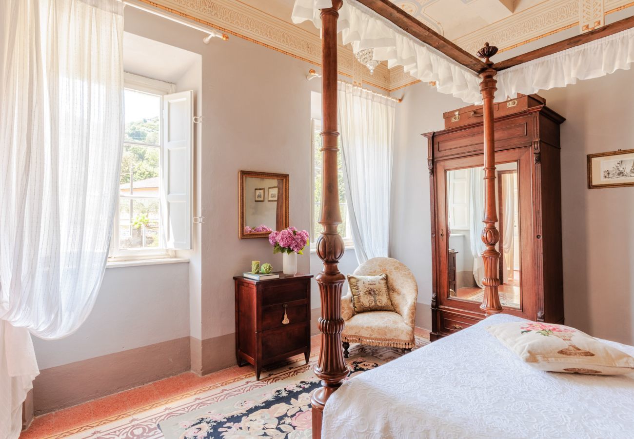Villa in Vorno - Villa Magnolie, Stylish Family Villa
