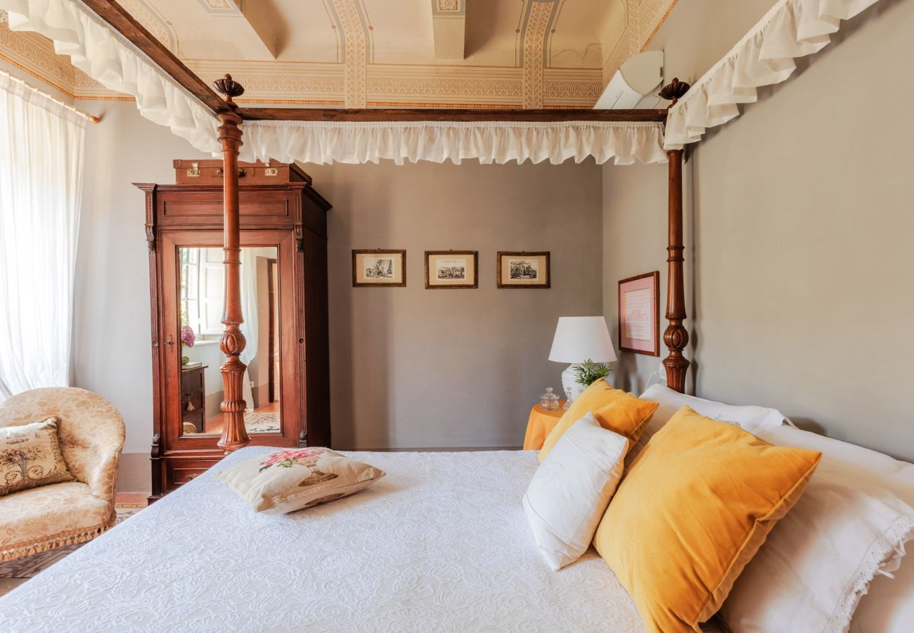 Villa in Vorno - Villa Magnolie, Stylish Family Villa