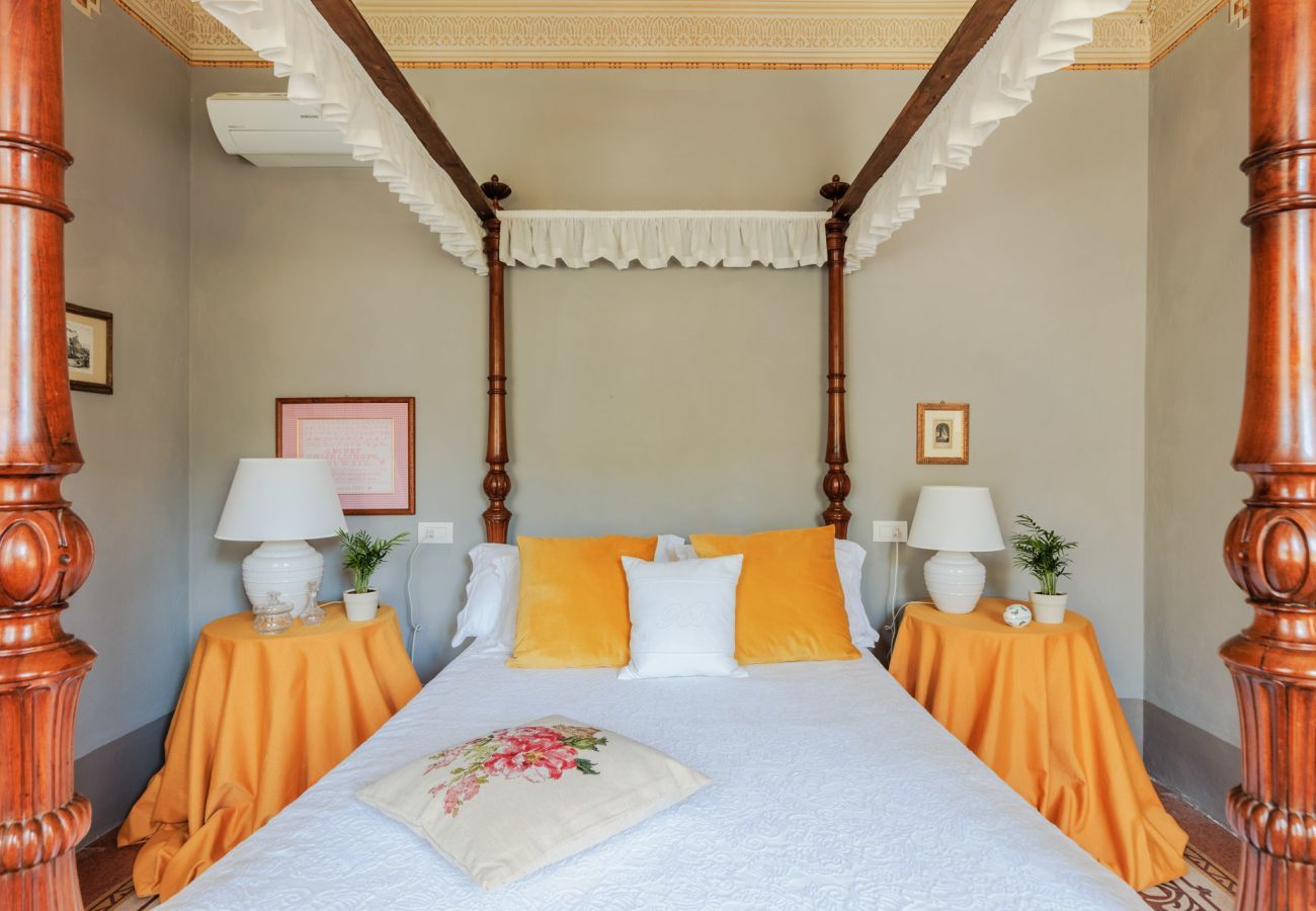 Villa in Vorno - Villa Magnolie, Stylish Family Villa