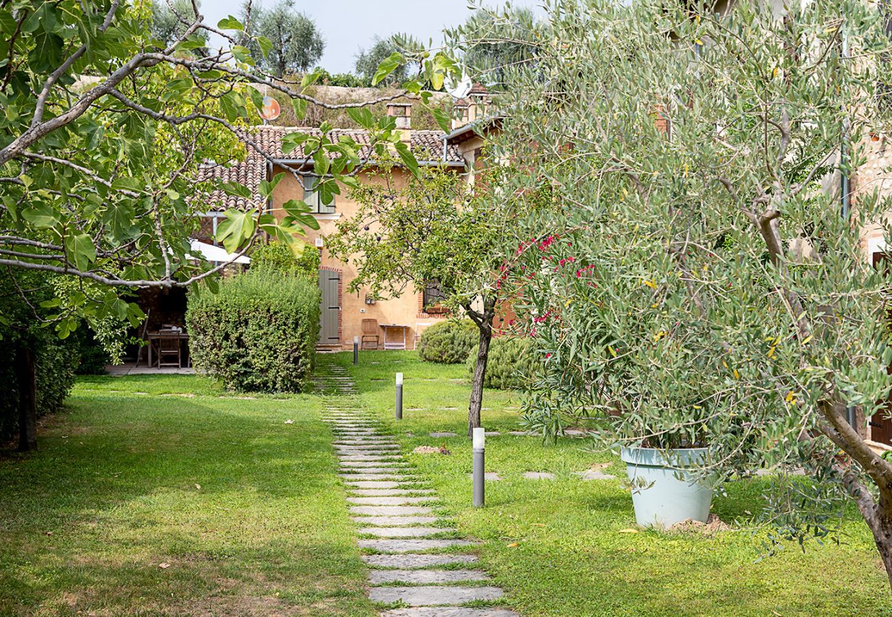Townhouse in Lazise - Regarda - Countryhouse Il Nocino 2 in the middle of Lake Garda vineyards