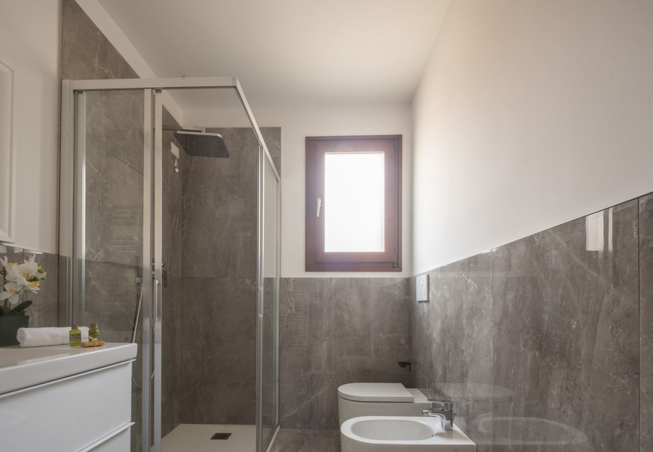 Apartment in Santa Croce - Bright Apartment On Venetian Roofs R&R