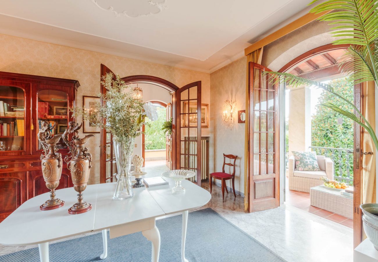 Villa in Monte San quirico - Villa Cesare, Convenient and Smart