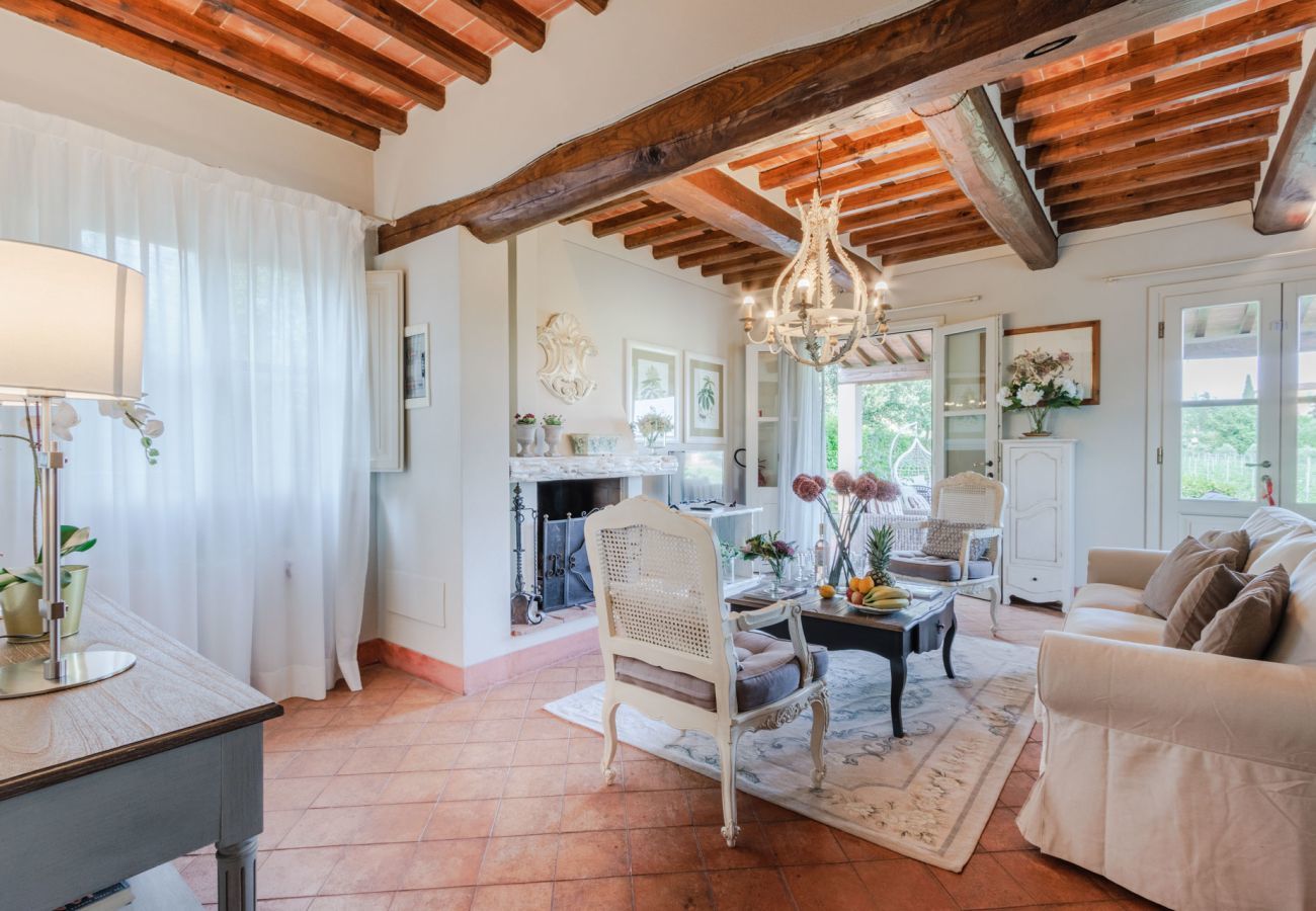 Villa in Monte San quirico - 3 Bedrooms Farmhouse with Shared Pool in the Fattoria Sardi Wine Resort in Lucca