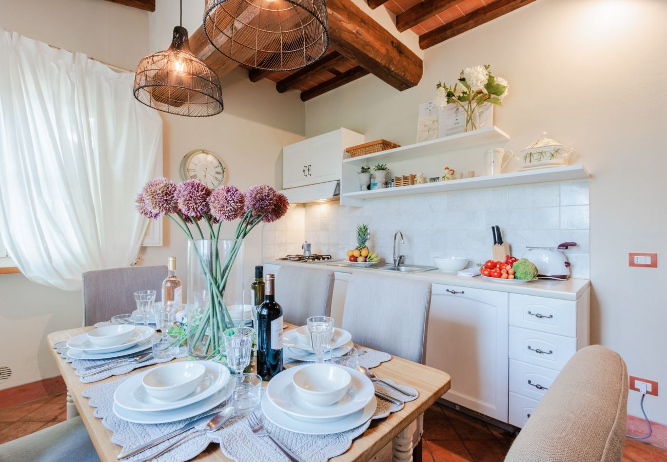 Villa in Monte San quirico - 3 Bedrooms Farmhouse with Shared Pool in the Fattoria Sardi Wine Resort in Lucca