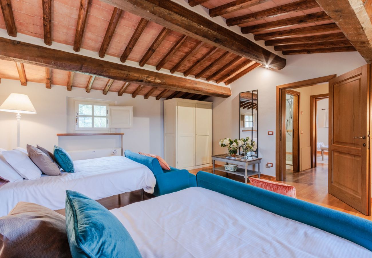 Villa in Monte San quirico - 3 Bedrooms Farmhouse with Shared Pool in the Fattoria Sardi Wine Resort in Lucca