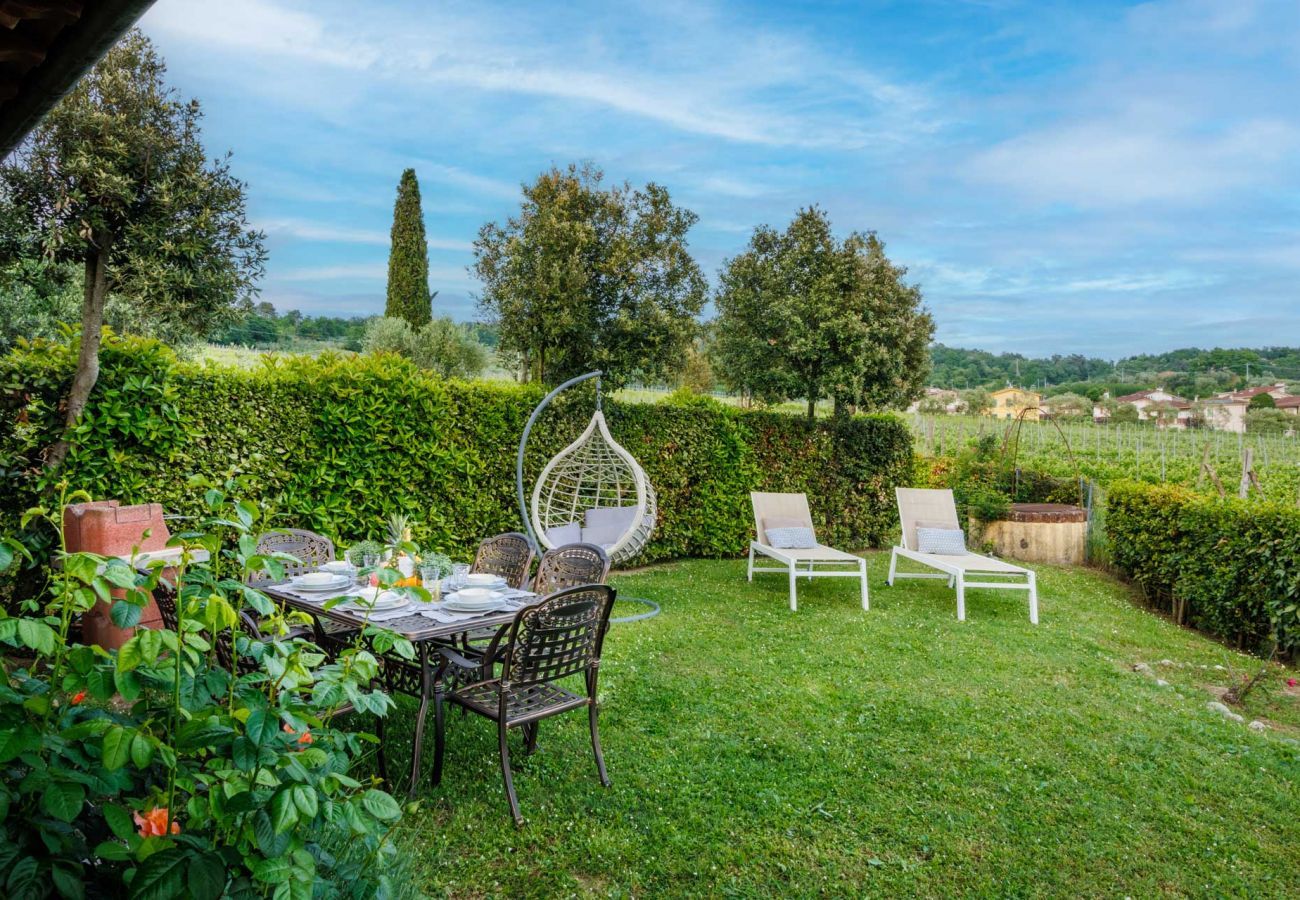 Villa in Monte San quirico - 3 Bedrooms Farmhouse with Shared Pool in the Fattoria Sardi Wine Resort in Lucca