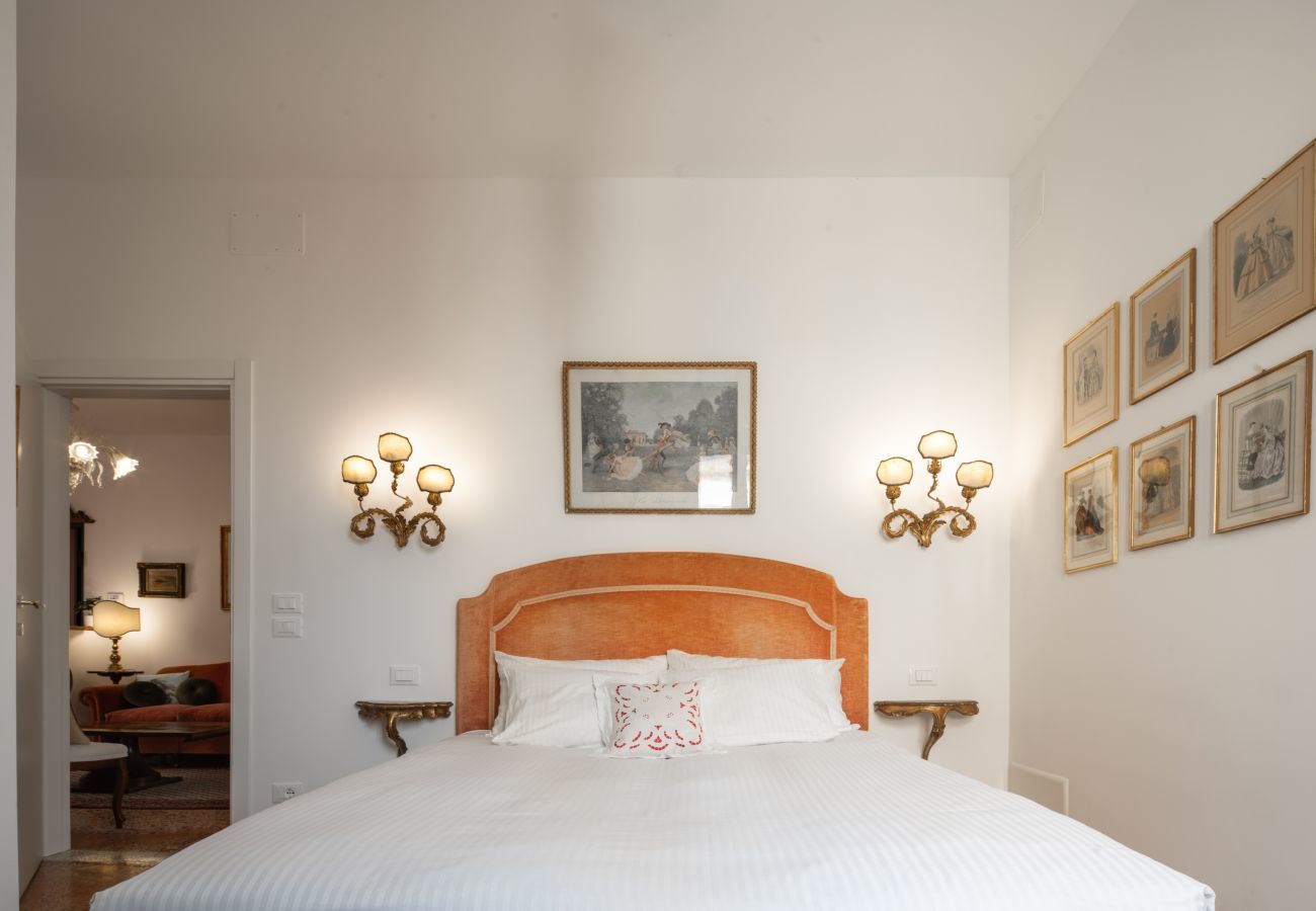 Apartment in Venice - Tiepolo Apartment in the Biennale District R&R