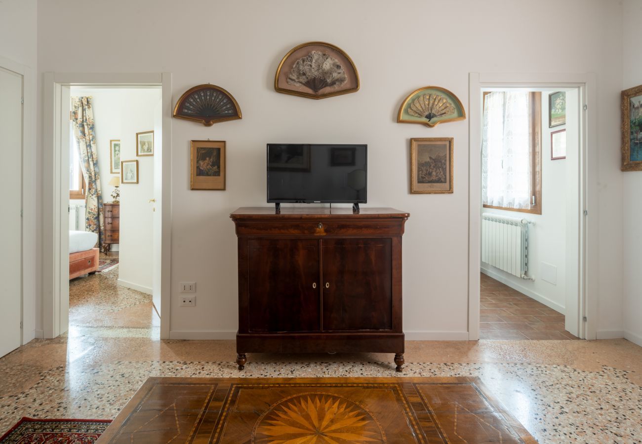 Apartment in Venice - Tiepolo Apartment in the Biennale District R&R