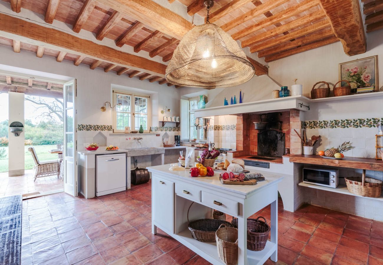 Villa in Orentano - Villa Drago, an authentic Farmhouse with Private Pool in Orentano