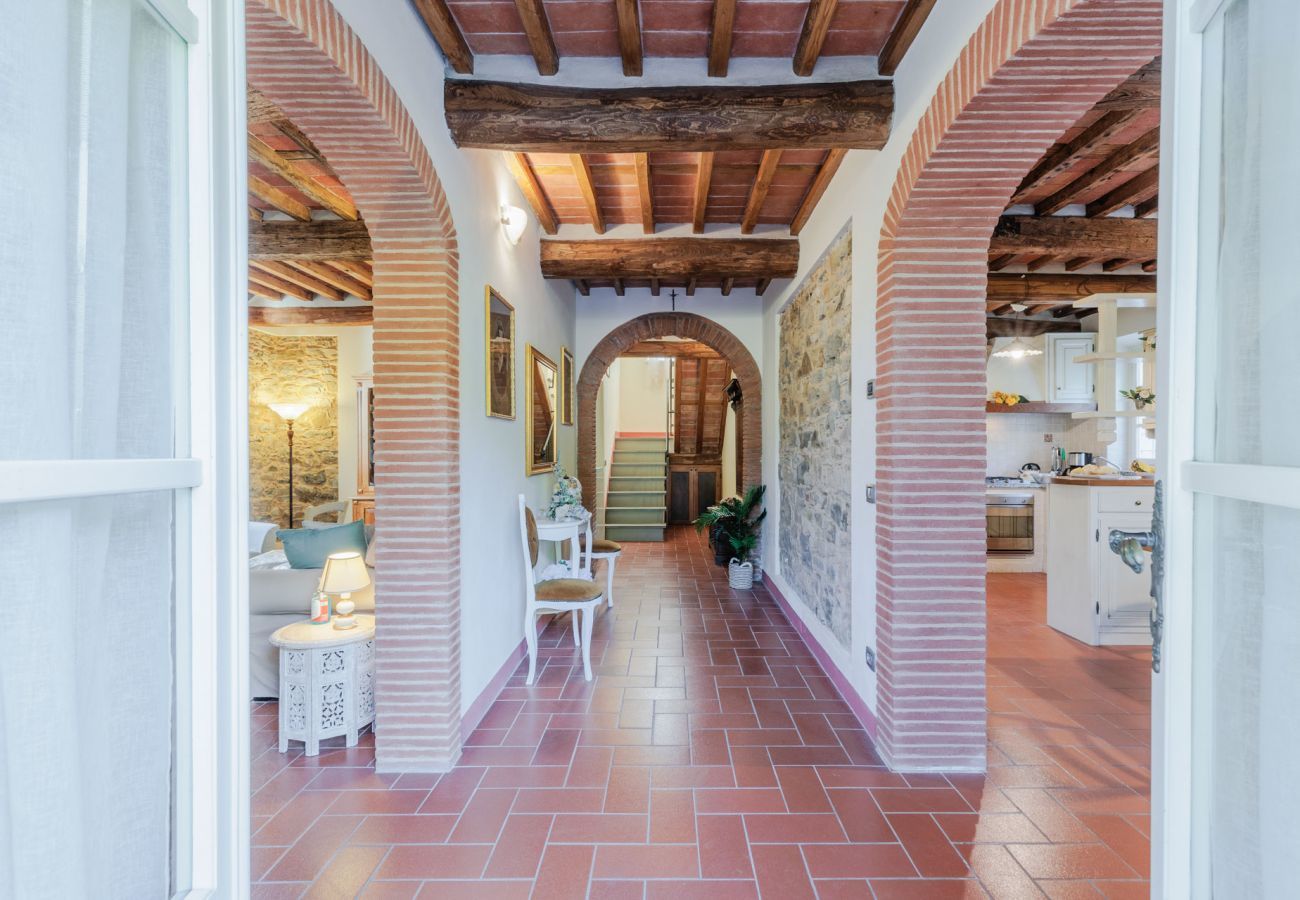 Villa in Lucca - Villa Dondolino, a Stylish Farmhouse with Private Pool close to Lucca and the Beach