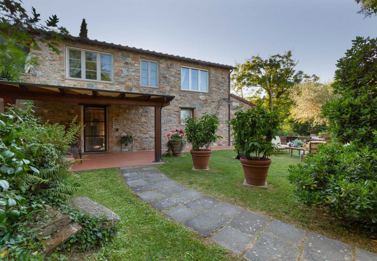 Villa in Capannori - Villa Ester, a Stylish Farmhouse on the Hills by Lucca