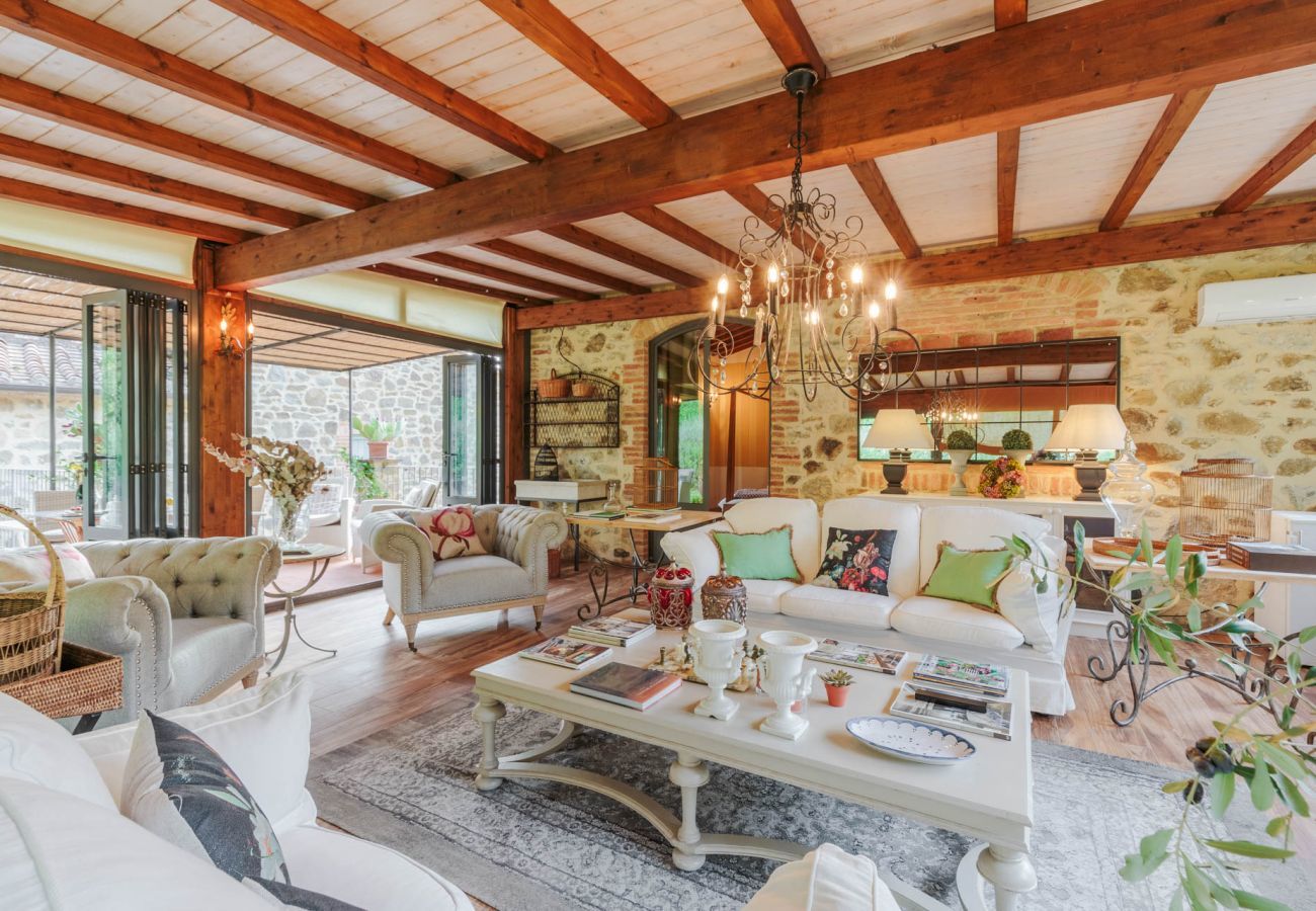 Villa in Lamporecchio - Villa Veranda with shared Pool in a Borgo