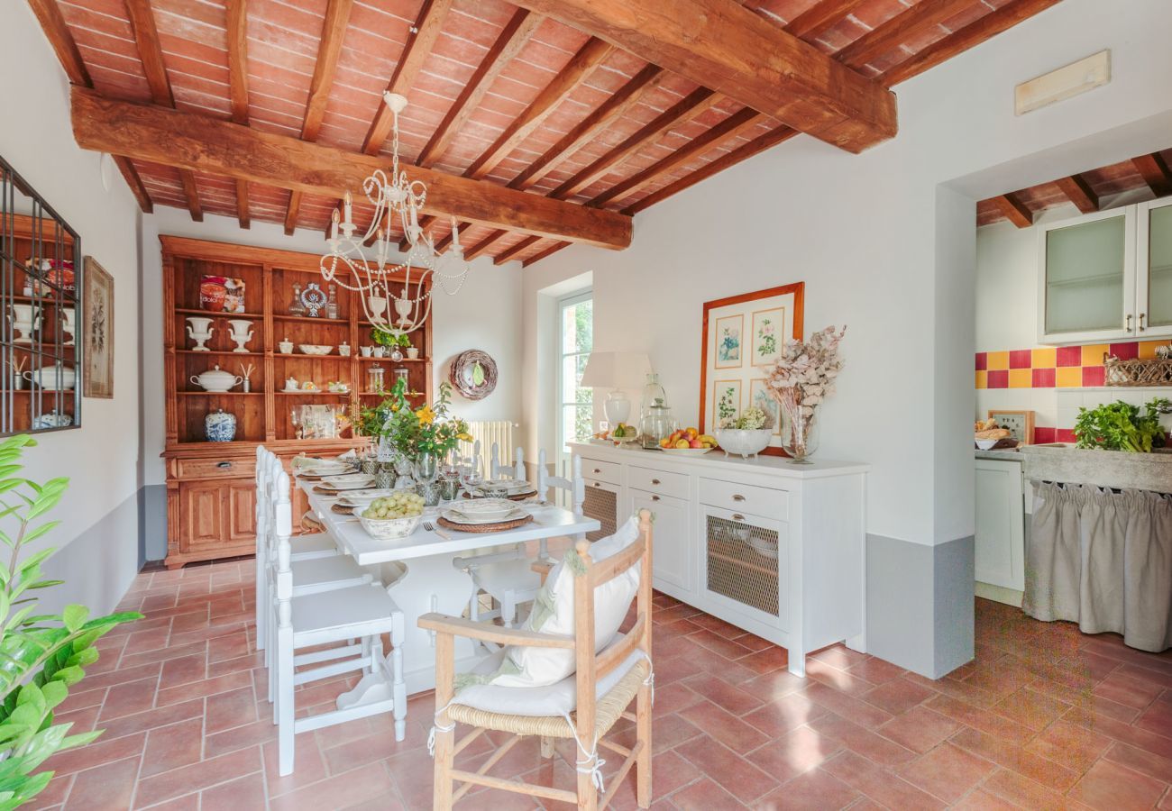 Villa in Lamporecchio - Villa Veranda with shared Pool in a Borgo