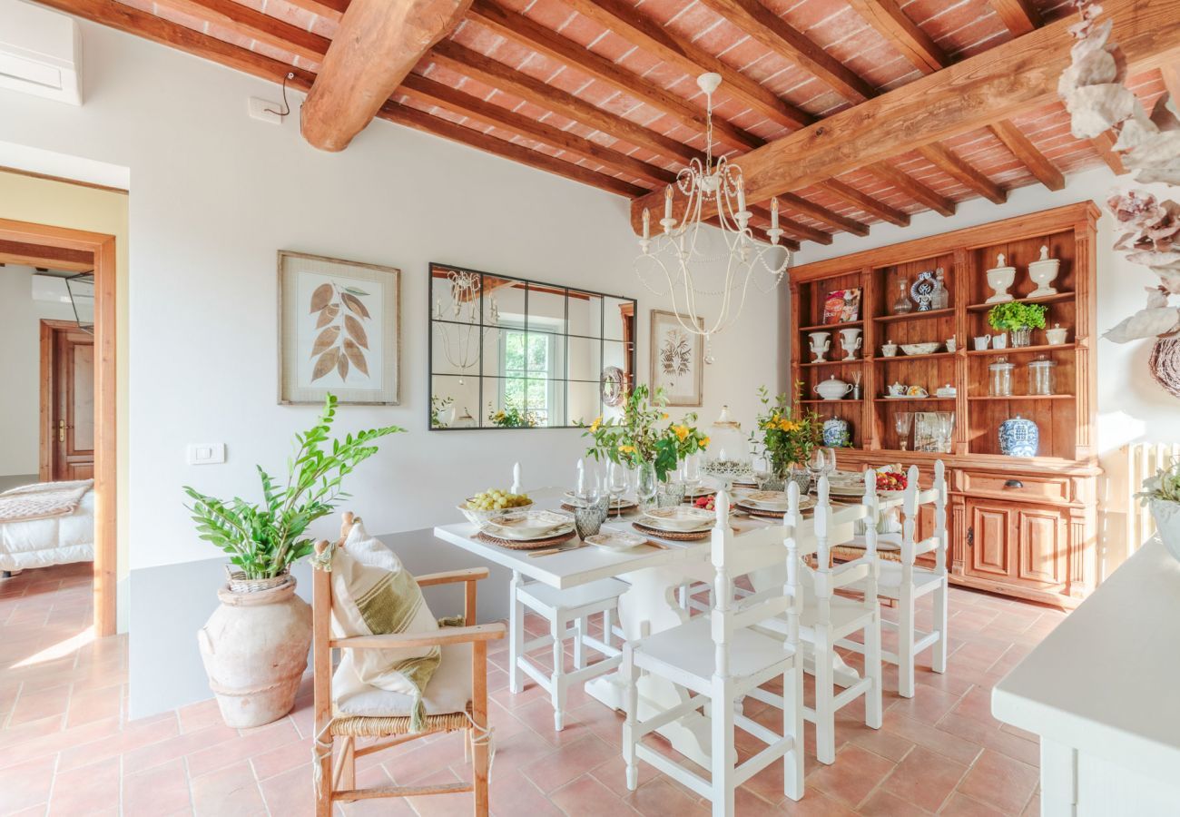 Villa in Lamporecchio - Villa Veranda with shared Pool in a Borgo