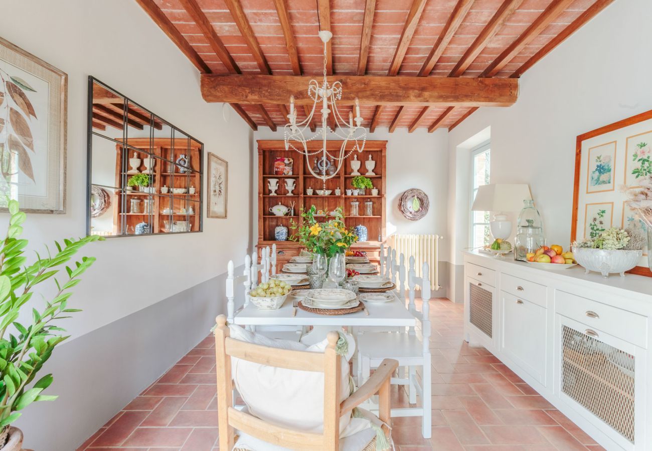 Villa in Lamporecchio - Villa Veranda with shared Pool in a Borgo