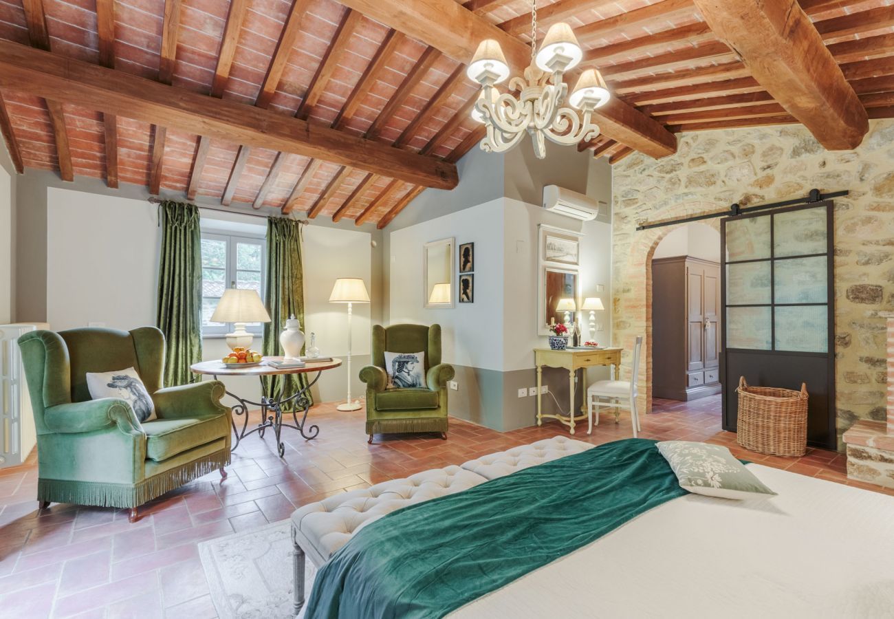 Villa in Lamporecchio - Villa Veranda with shared Pool in a Borgo