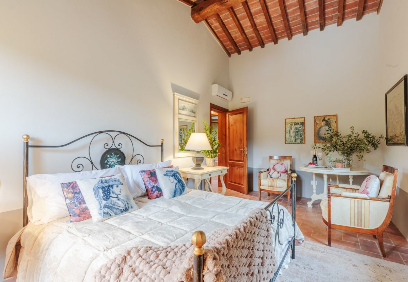 Villa in Lamporecchio - Villa Veranda with shared Pool in a Borgo