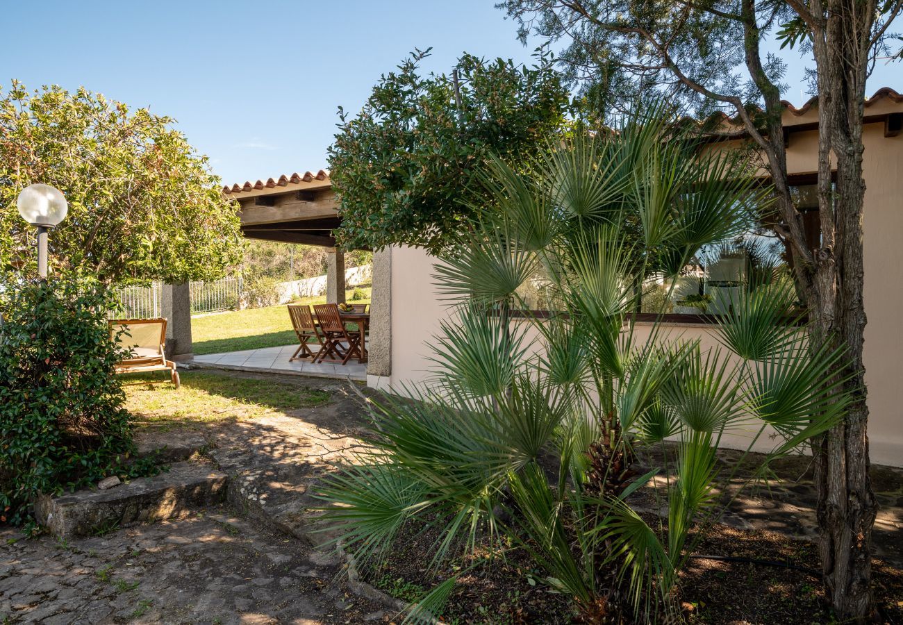 Villa in Golfo Aranci - Villa Picker - typical home facing Golfo Aranci view