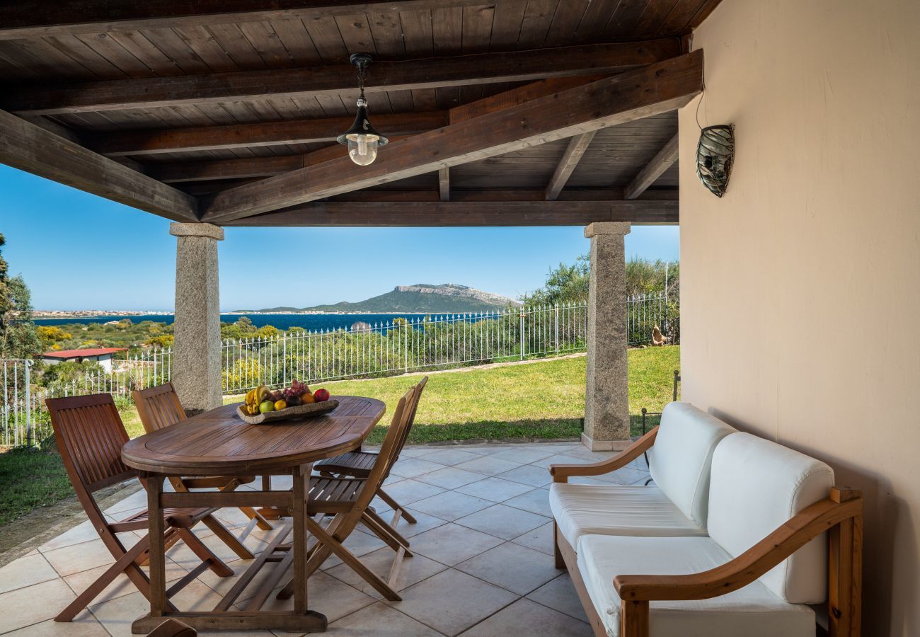 Villa in Golfo Aranci - Villa Picker - typical home facing Golfo Aranci view