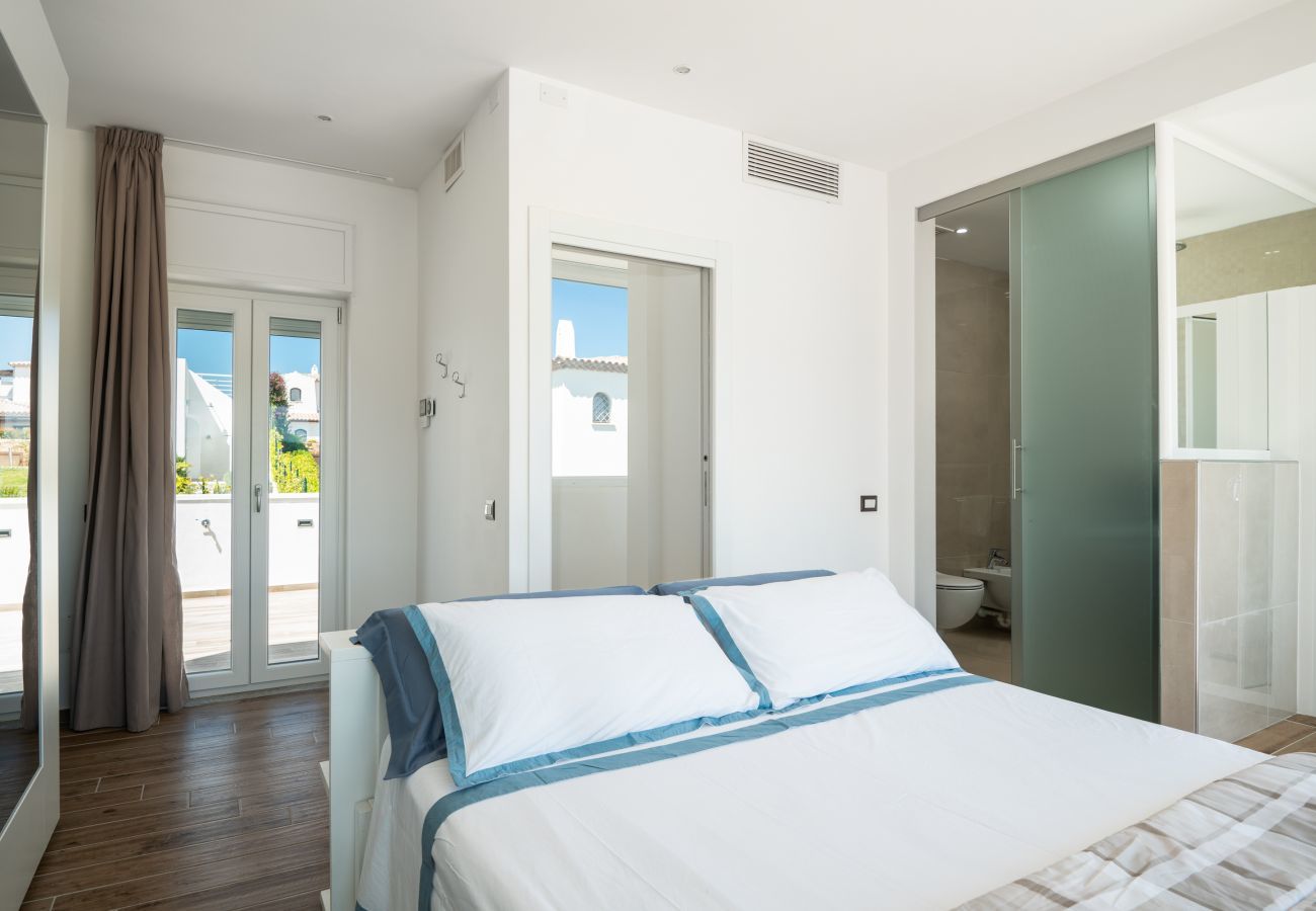Villa in Budoni - Villa Square - modern holiday retreat with pool in Sardinia