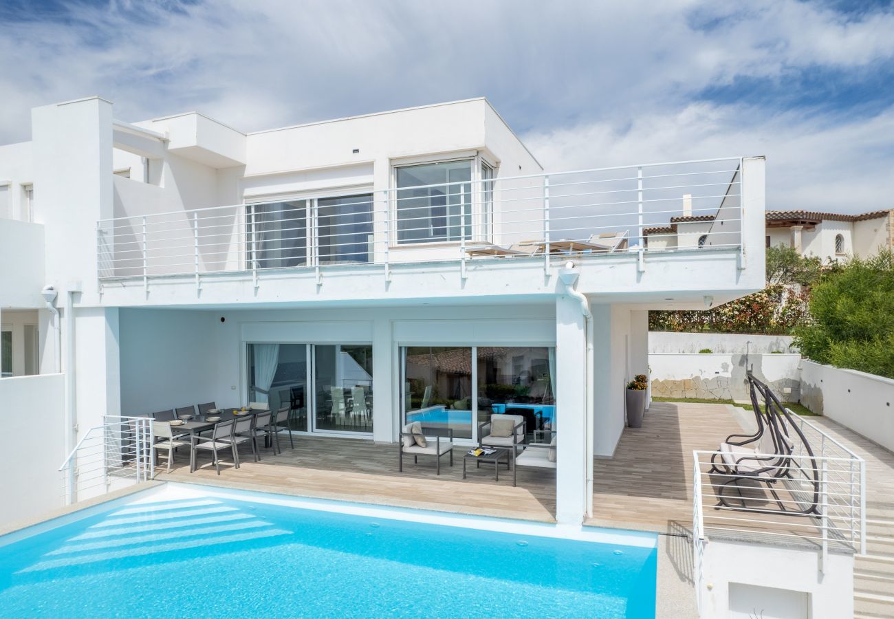 Villa in Budoni - Villa Square - modern holiday retreat with pool in Sardinia