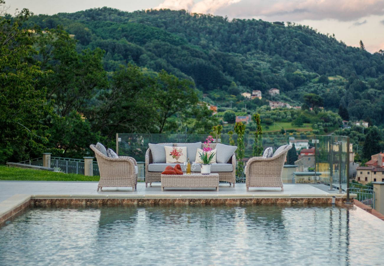 Villa in Pescaglia - Villa Grema, a Farmhouse with Private Infinity Pool between Lucca and the Beach
