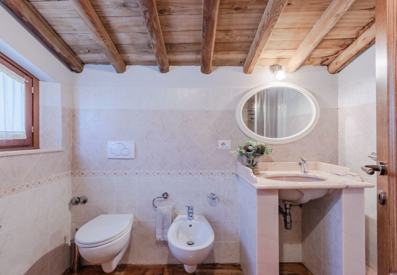 Villa in Ruota - Cottage Gigi, Smart Convenient Stone Village House with Pool