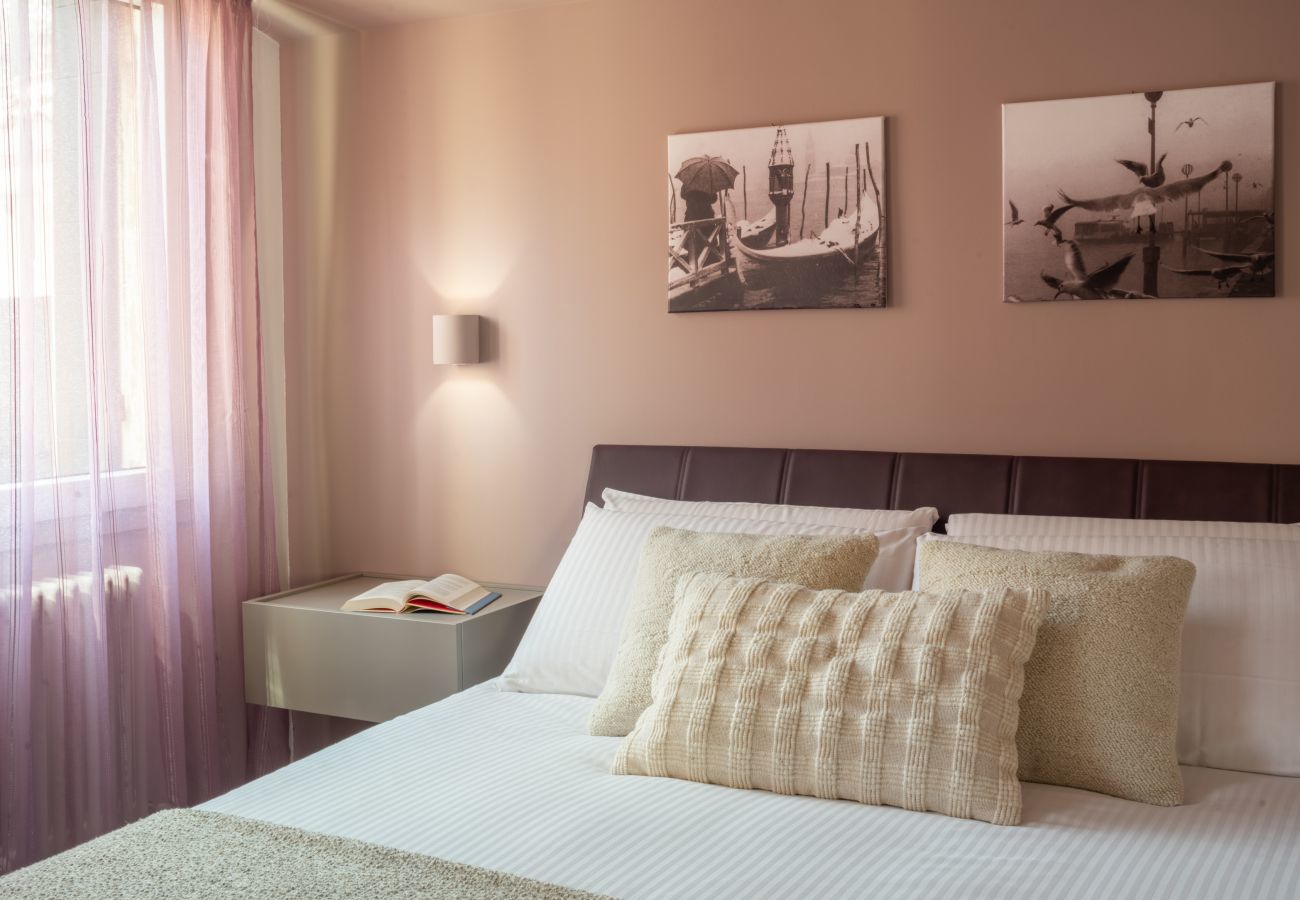Apartment in Venice - Sant'Aponal Cozy Apartment with Terrace R&R