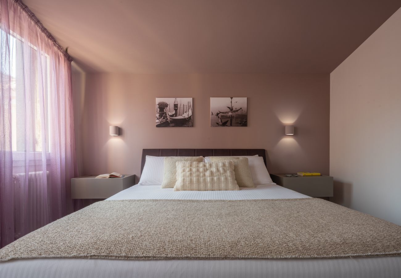 Apartment in Venice - Sant'Aponal Cozy Apartment with Terrace R&R