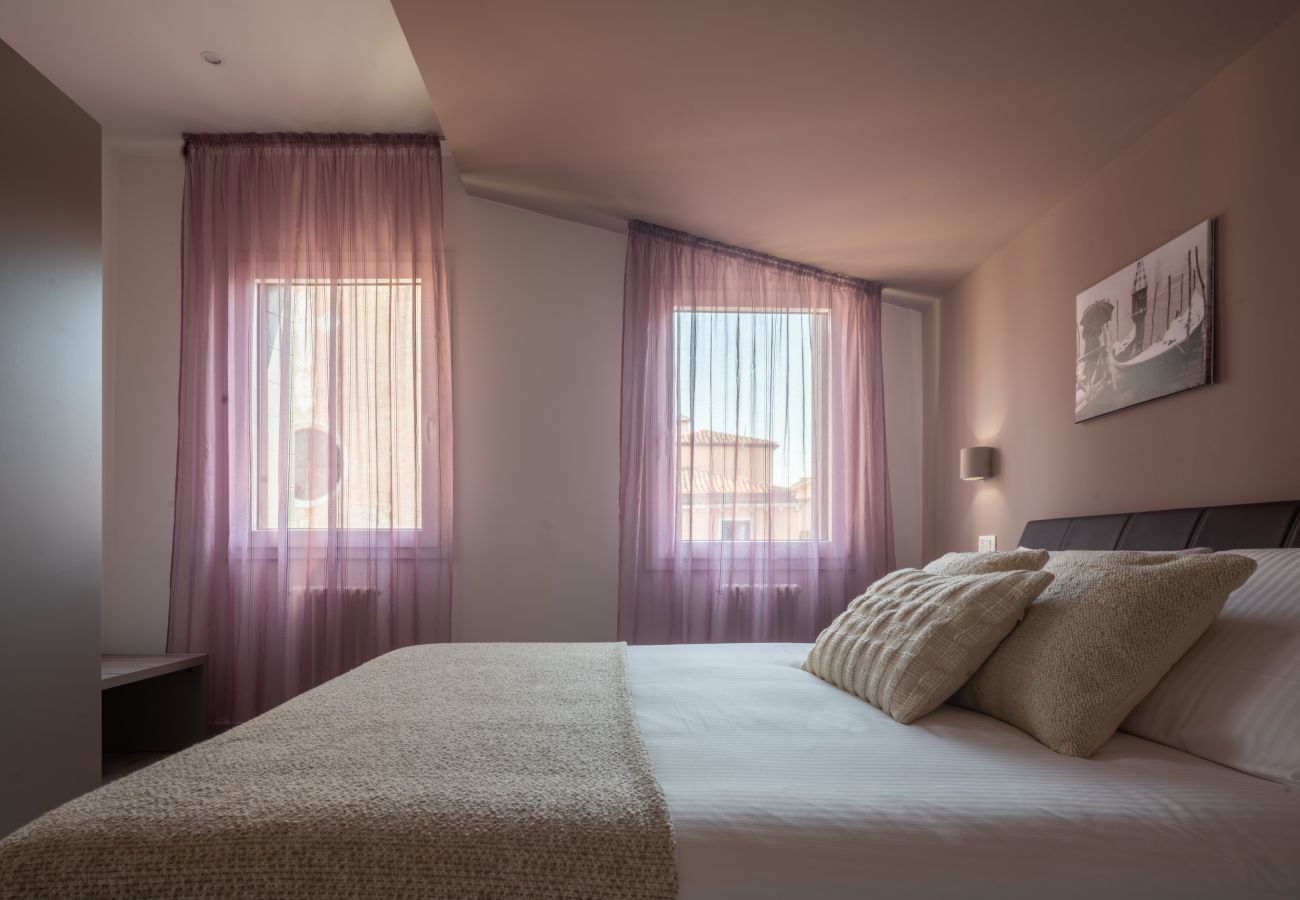 Apartment in Venice - Sant'Aponal Cozy Apartment with Terrace R&R