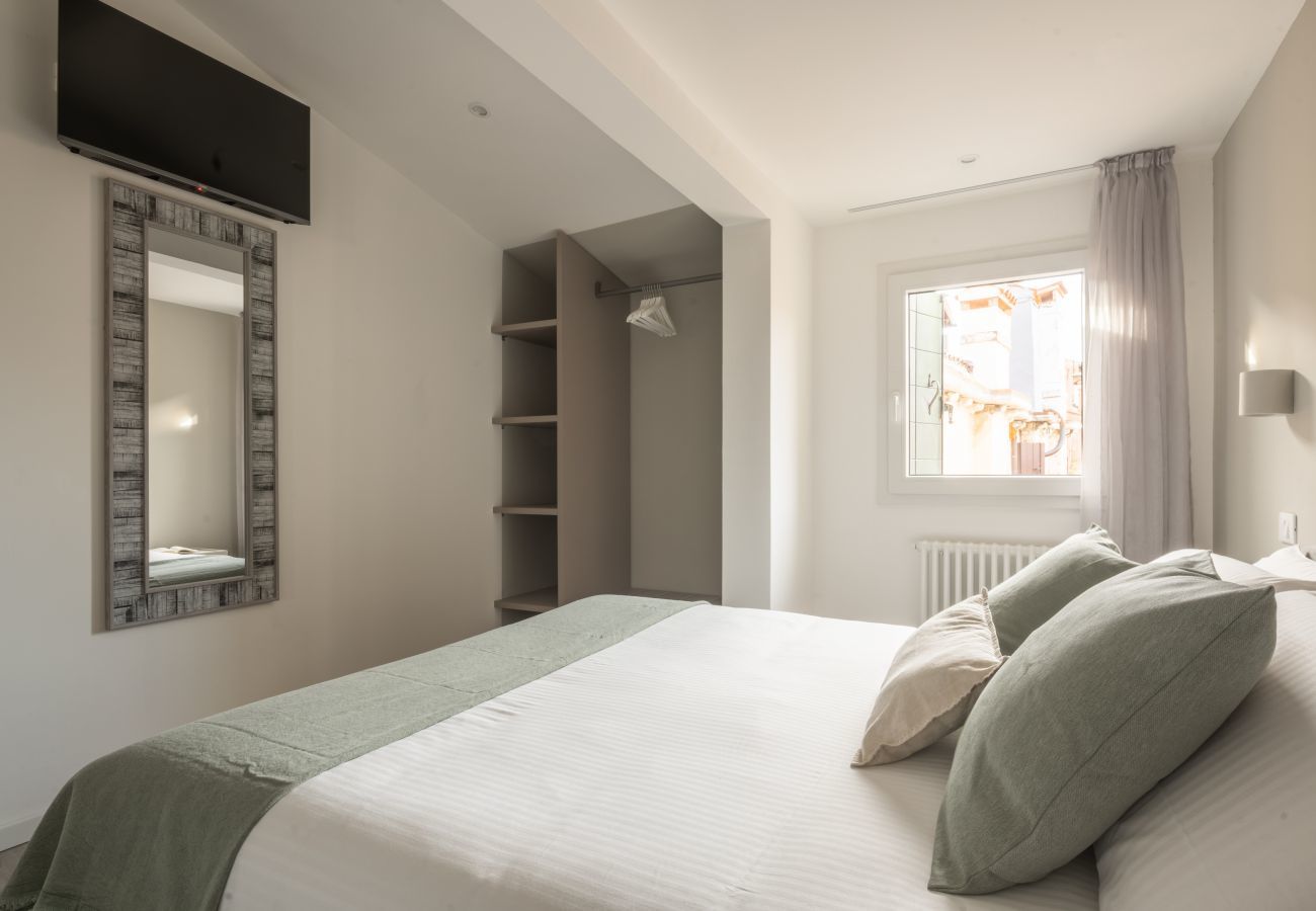 Apartment in Venice - Sant'Aponal Cozy Apartment with Terrace R&R