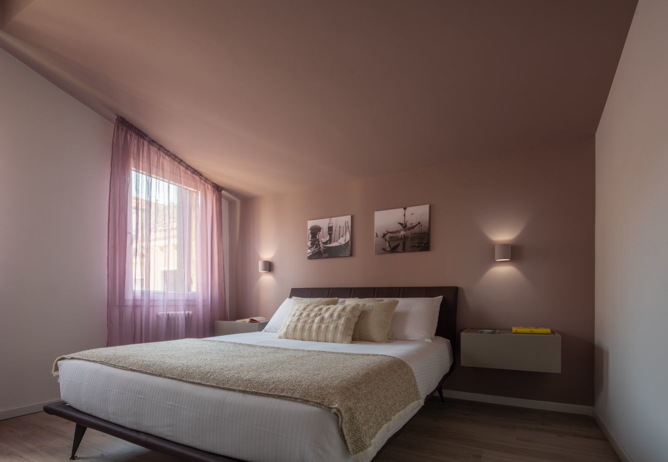 Apartment in Venice - Sant'Aponal Cozy Apartment with Terrace R&R