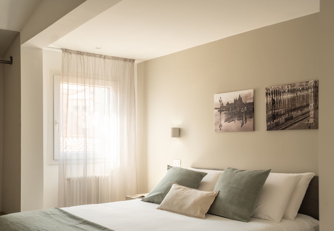 Apartment in Venice - Sant'Aponal Cozy Apartment with Terrace R&R