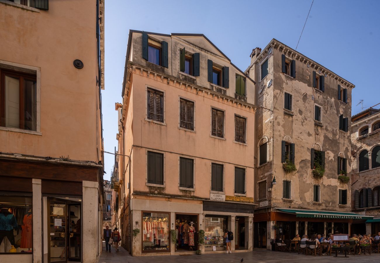 Apartment in Venice - Sant'Aponal Cozy Apartment with Terrace R&R