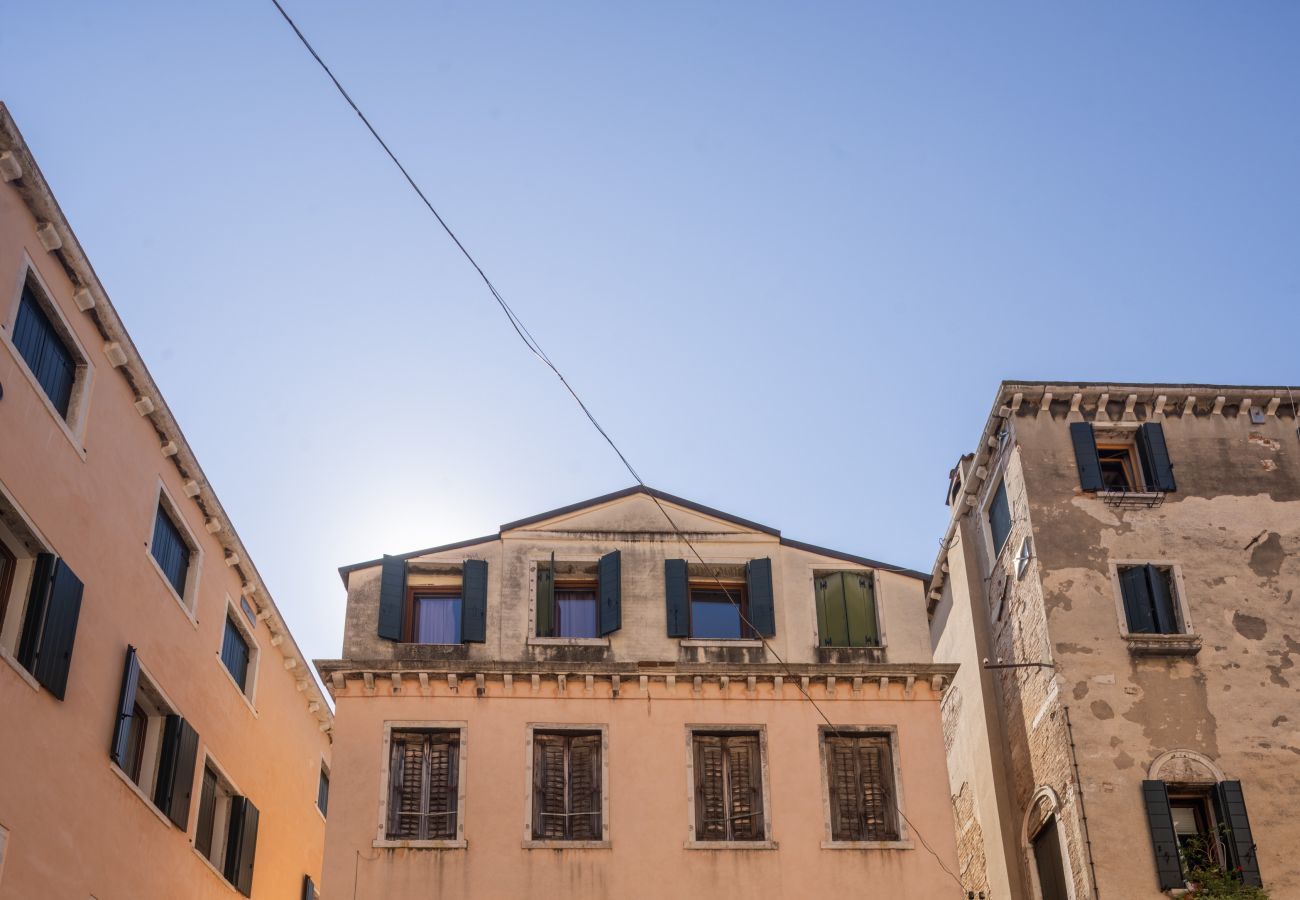 Apartment in Venice - Sant'Aponal Cozy Apartment with Terrace R&R