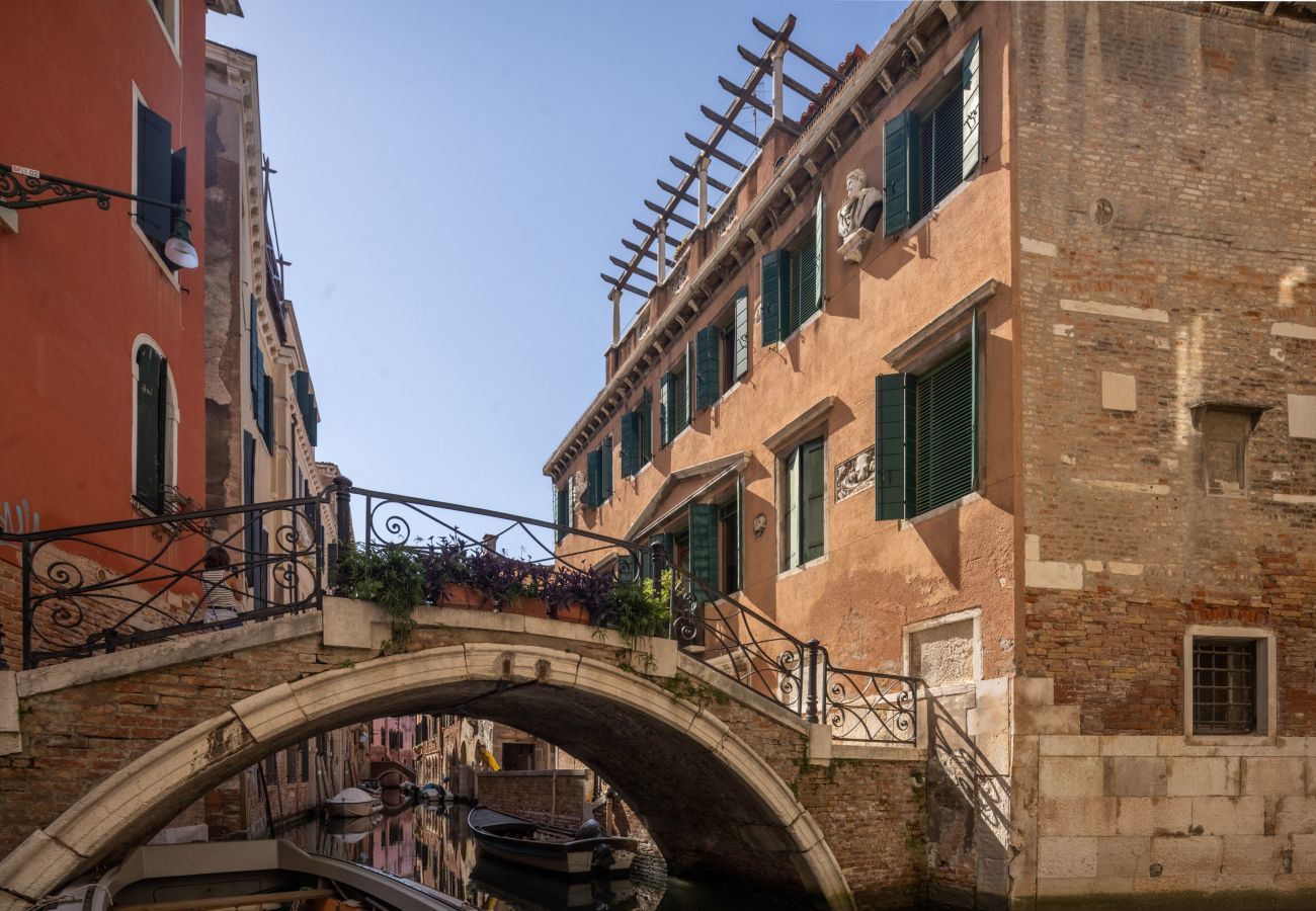 Apartment in Venice - Sant'Aponal Cozy Apartment with Terrace R&R