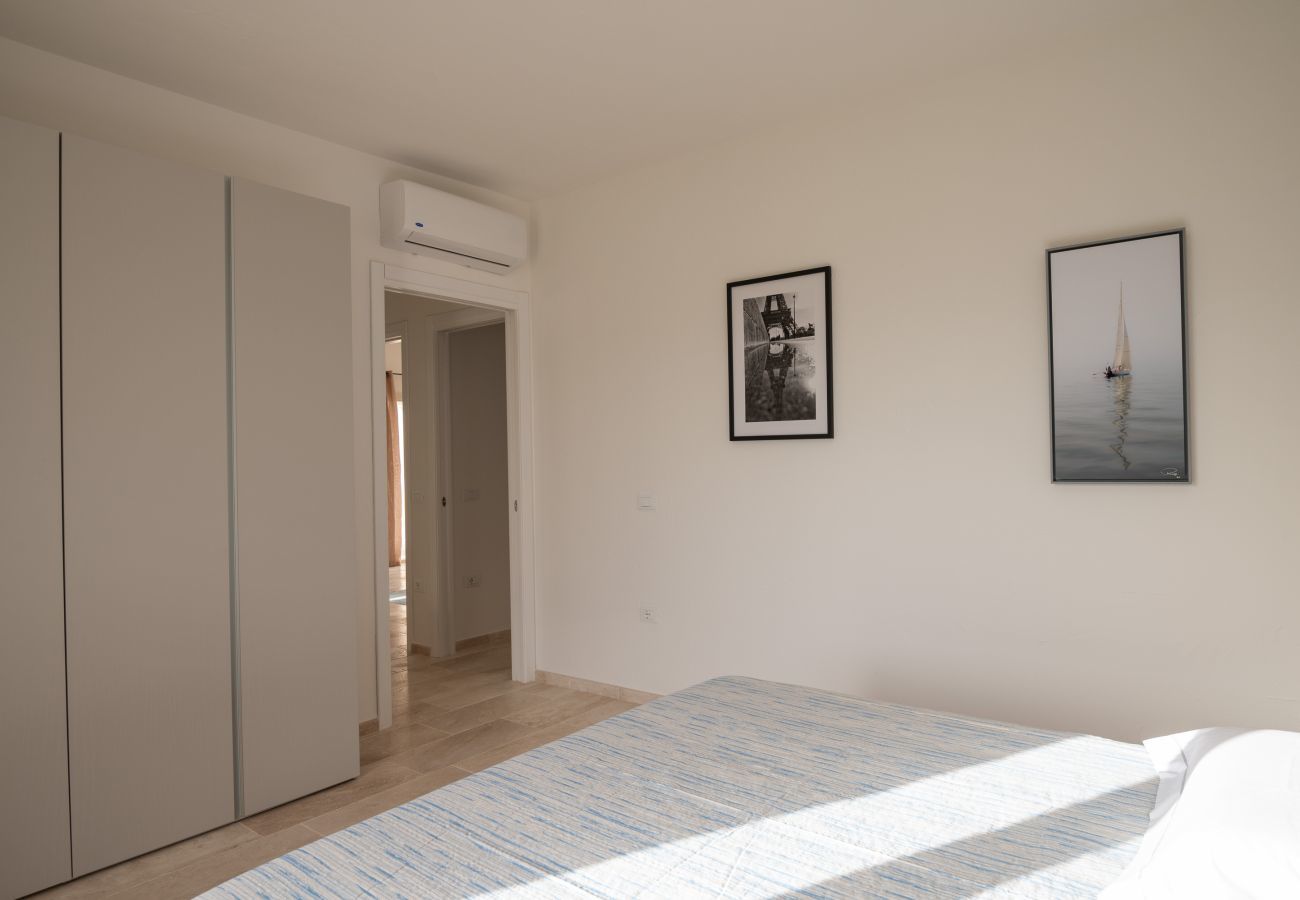 Bellevue 36A Master bedroom with air conditioning in villa in Budoni