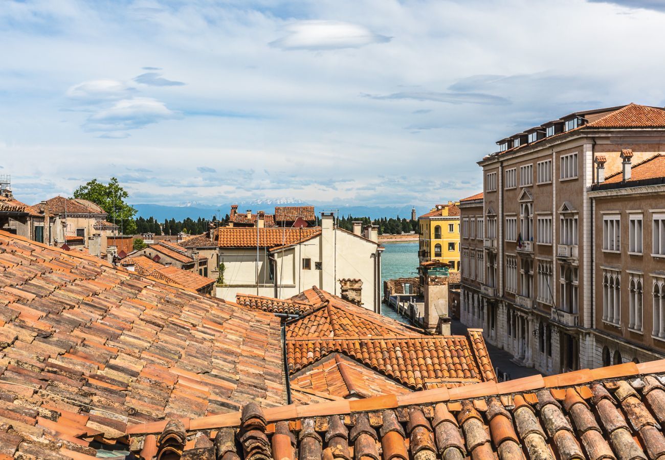 Apartment in Venice - Santa Giustina Canal View R&R
