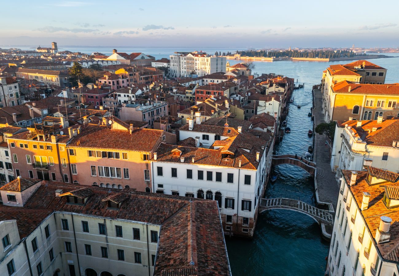 Apartment in Venice - Santa Giustina Canal View R&R