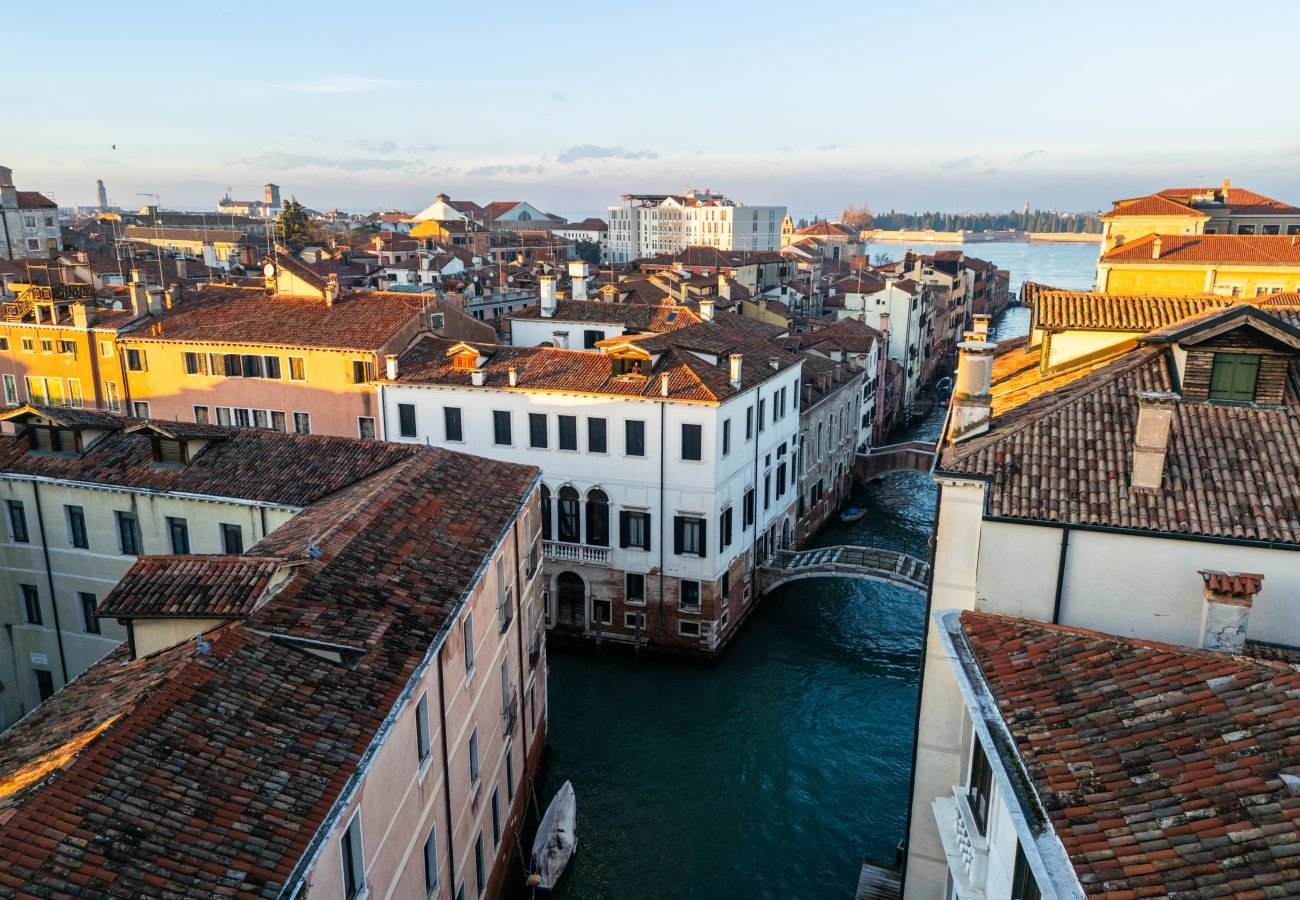 Apartment in Venice - Santa Giustina Canal View R&R