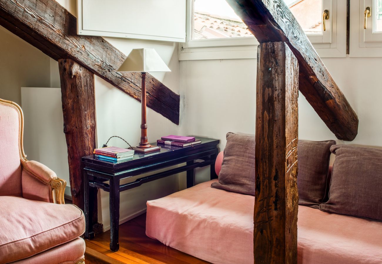 Apartment in Venice - Santa Giustina Canal View R&R