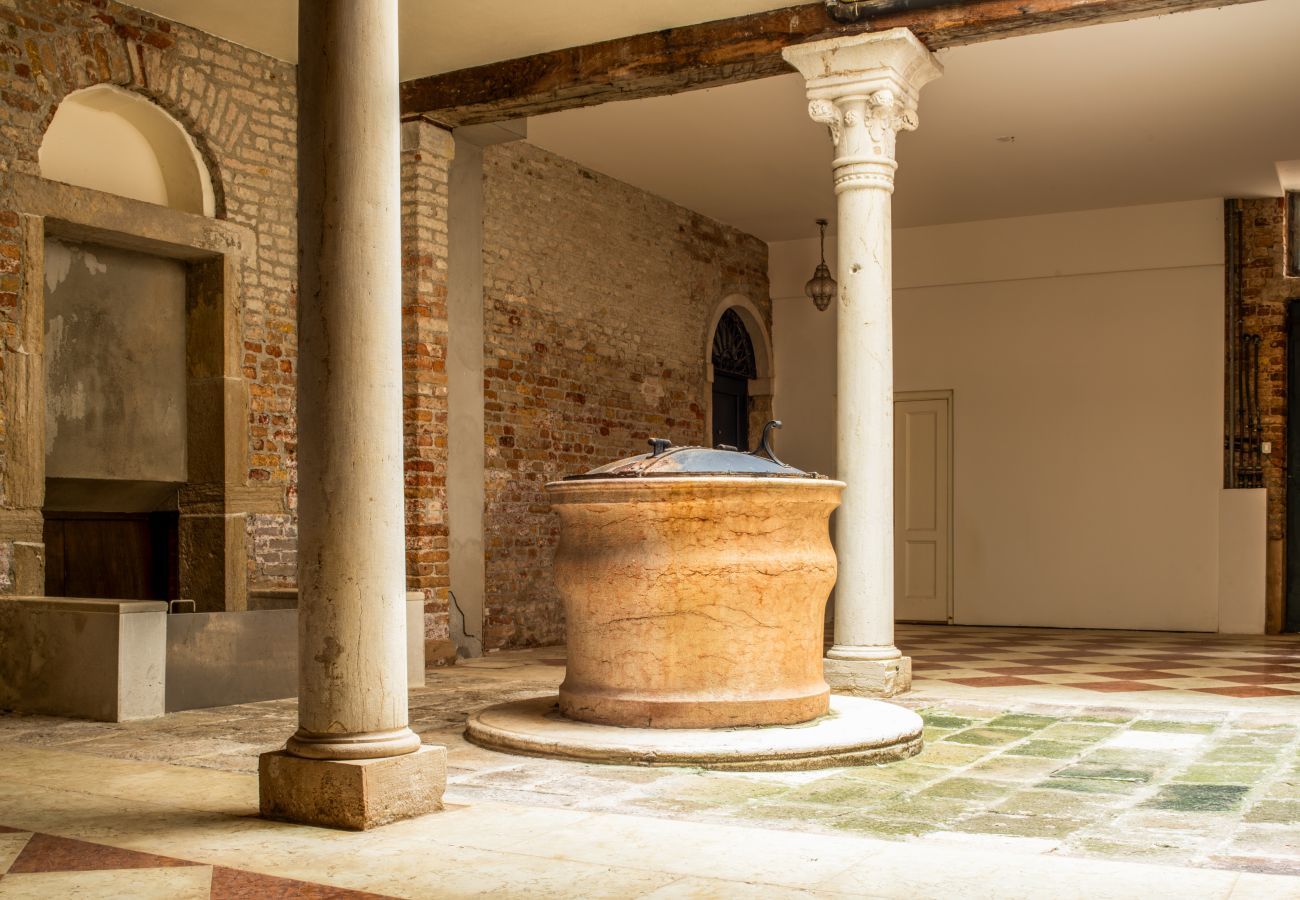 Apartment in Venice - Santa Giustina Canal View R&R