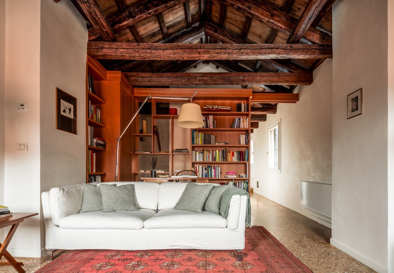 Apartment in Venice - Santa Giustina Canal View R&R