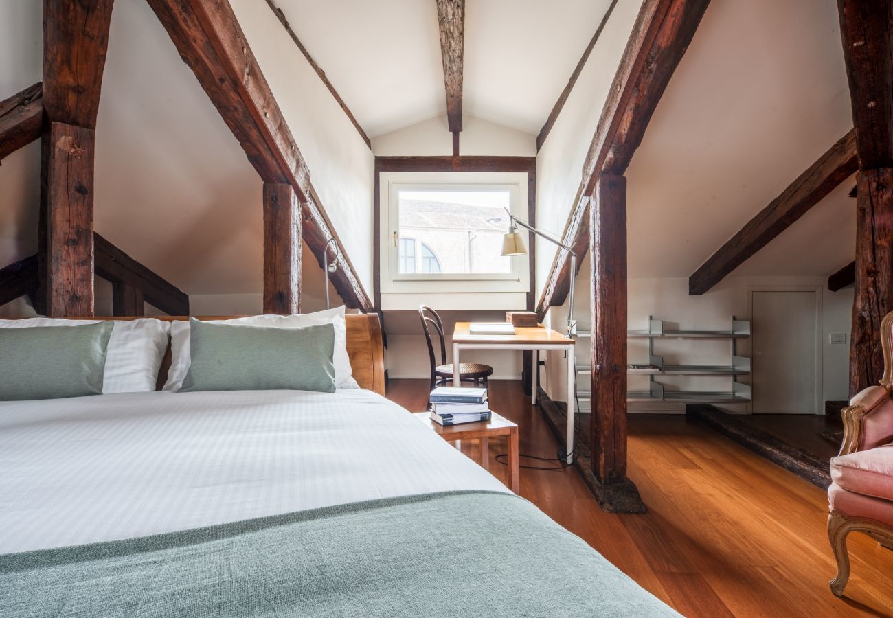 Apartment in Venice - Santa Giustina Canal View R&R